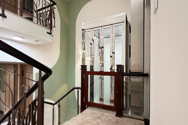 Thang máy gia đình 3 điểm dừng cho căn hộ dịch vụ.