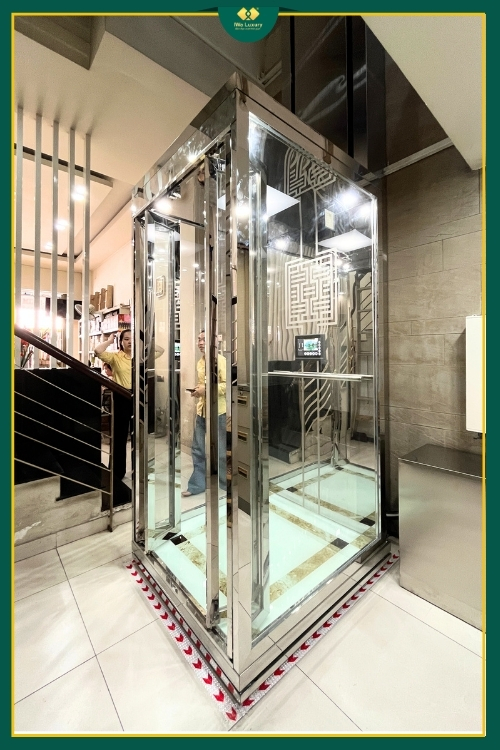 Thang máy gia đình 5 tầng lắp đặt tại giếng trời