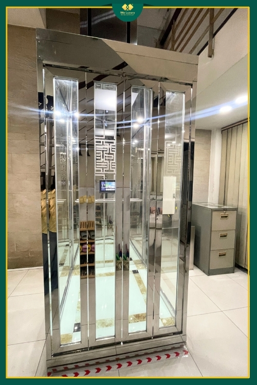 Thang máy gia đình inox trắng gương tại Quận 5.