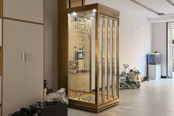 Thang máy thủy lực kích thước nhỏ thiết kế tinh gọn cho nhà phố.