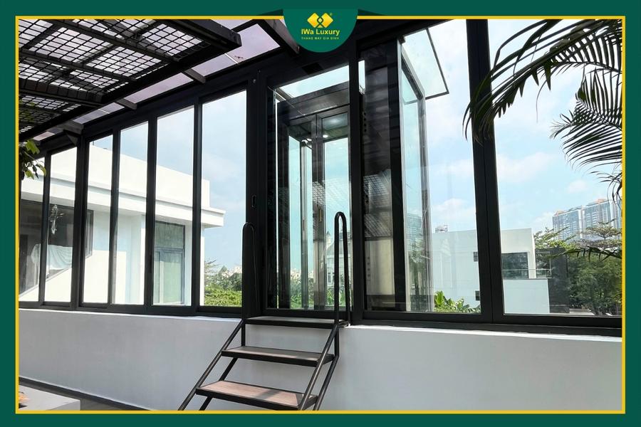 Không gian tầng sân thượng tại vị trí điểm dừng thang máy ngoài trời