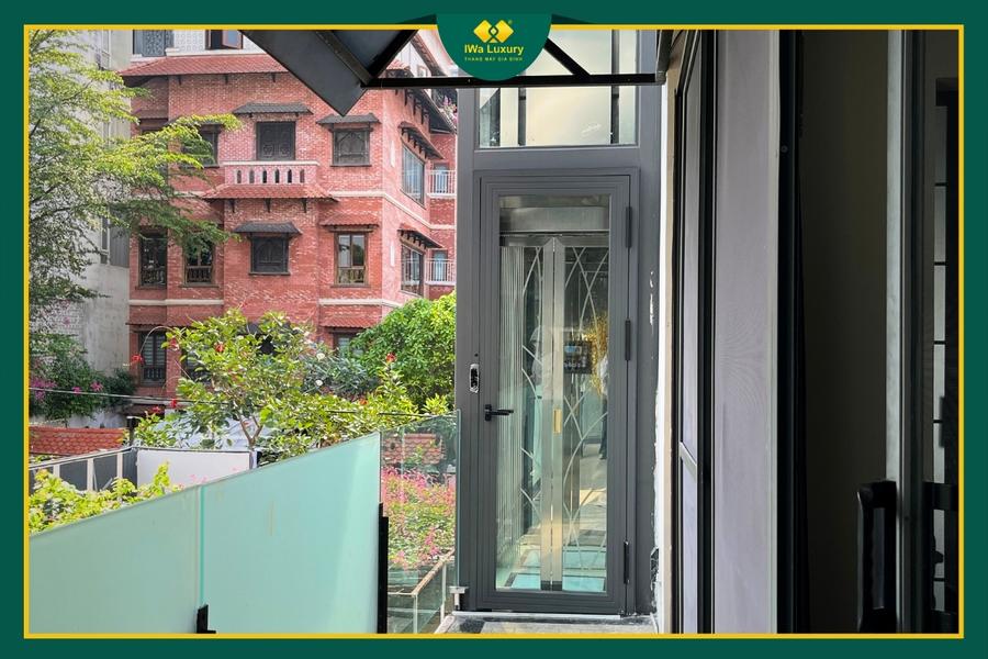 Thang máy kính ngoài trời cho nhà 3 tầng tại Thảo Điền TP.HCM