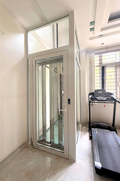 Thang máy gia đình mini được thiết kế và lắp đặt bởi đội ngũ kỹ sư IW Luxury